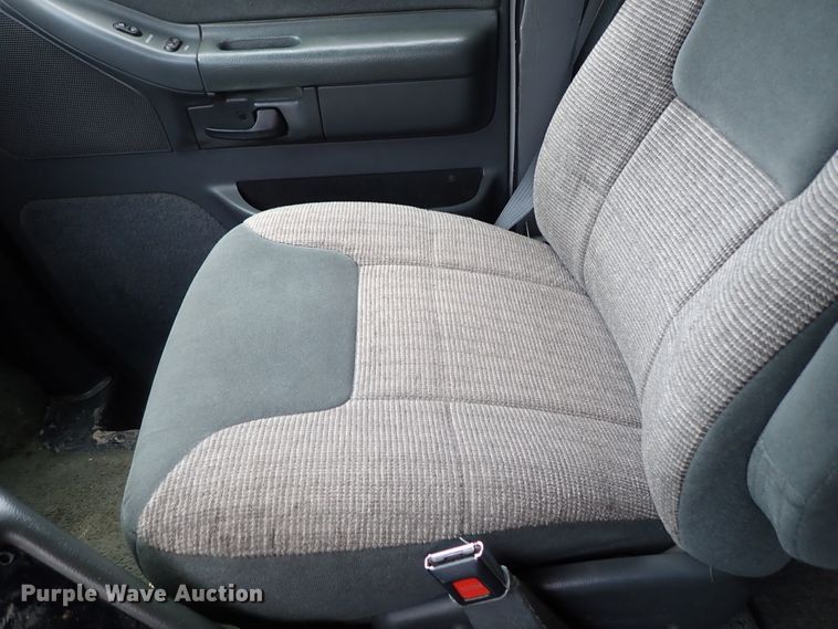 image for item DE1033 1993 Ford Econoline E350 ambulance