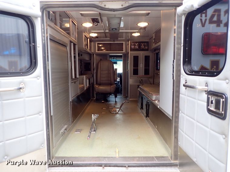 image for item DE1033 1993 Ford Econoline E350 ambulance