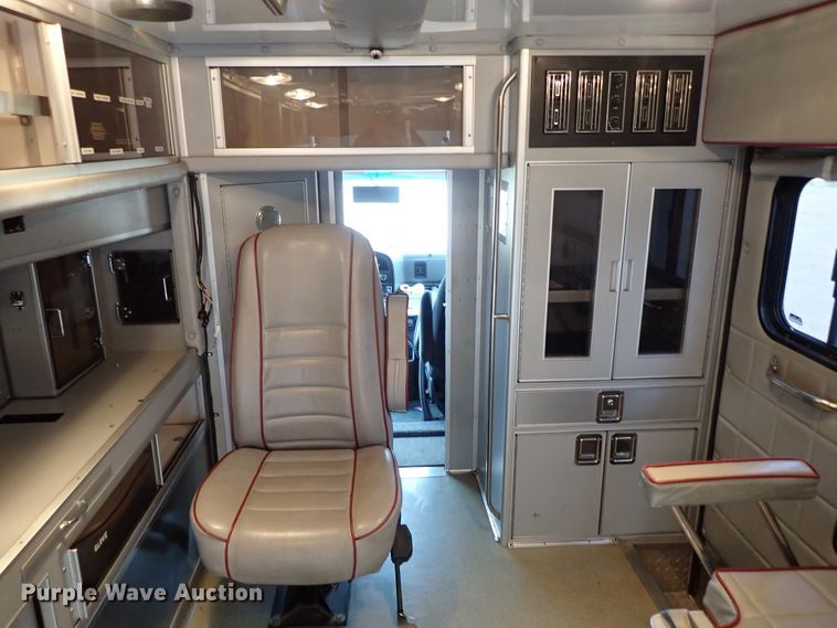 image for item DE1033 1993 Ford Econoline E350 ambulance