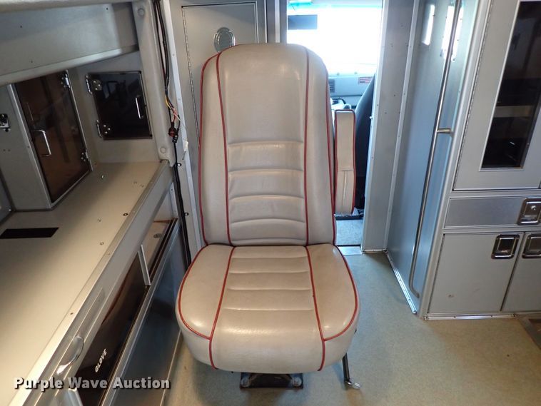 image for item DE1033 1993 Ford Econoline E350 ambulance