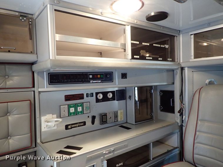 image for item DE1033 1993 Ford Econoline E350 ambulance