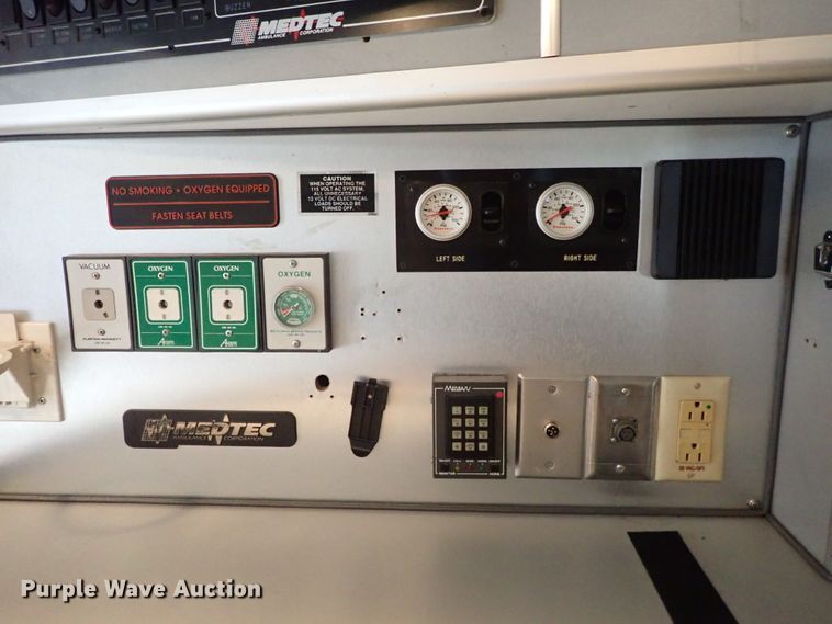 image for item DE1033 1993 Ford Econoline E350 ambulance