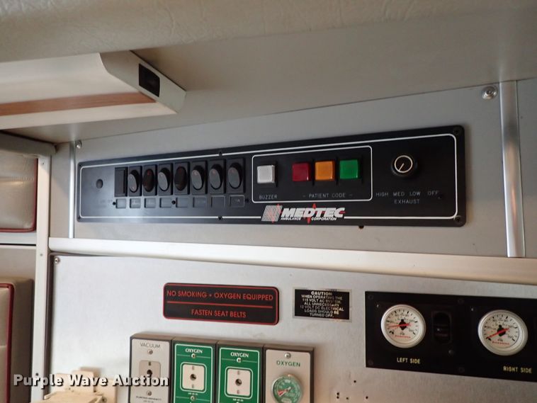 image for item DE1033 1993 Ford Econoline E350 ambulance