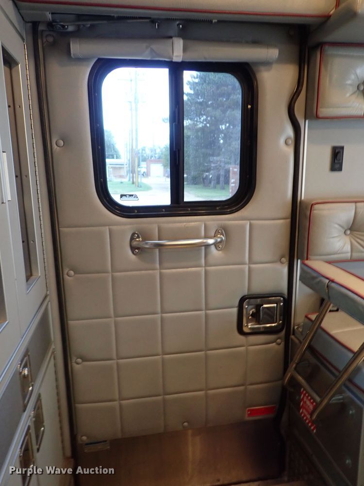 image for item DE1033 1993 Ford Econoline E350 ambulance