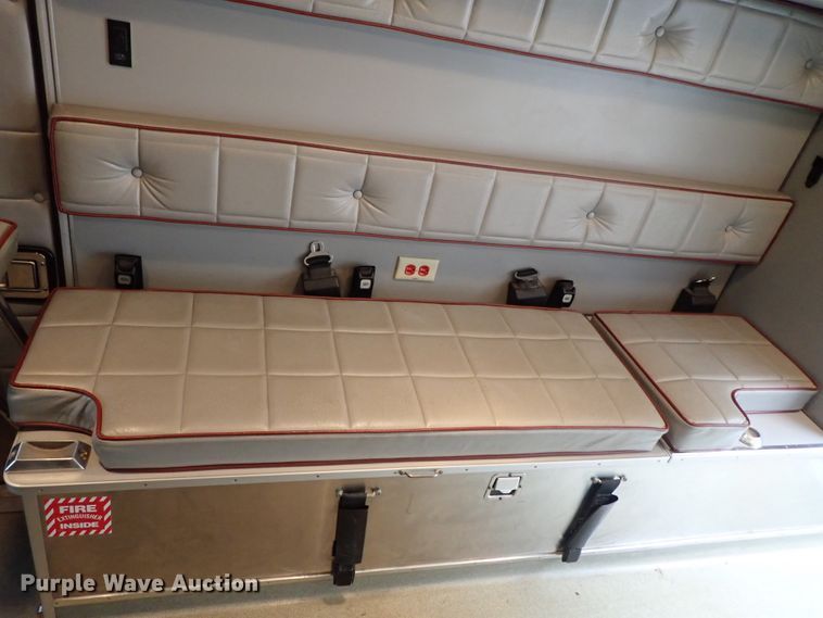 image for item DE1033 1993 Ford Econoline E350 ambulance