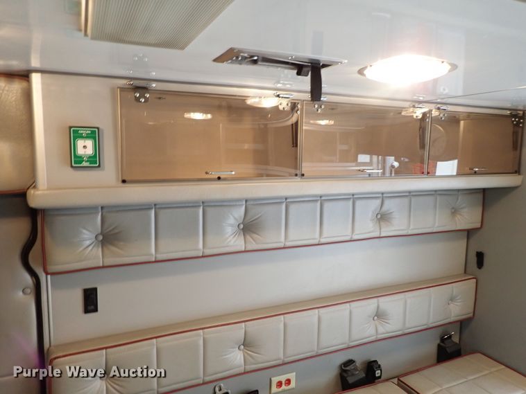 image for item DE1033 1993 Ford Econoline E350 ambulance