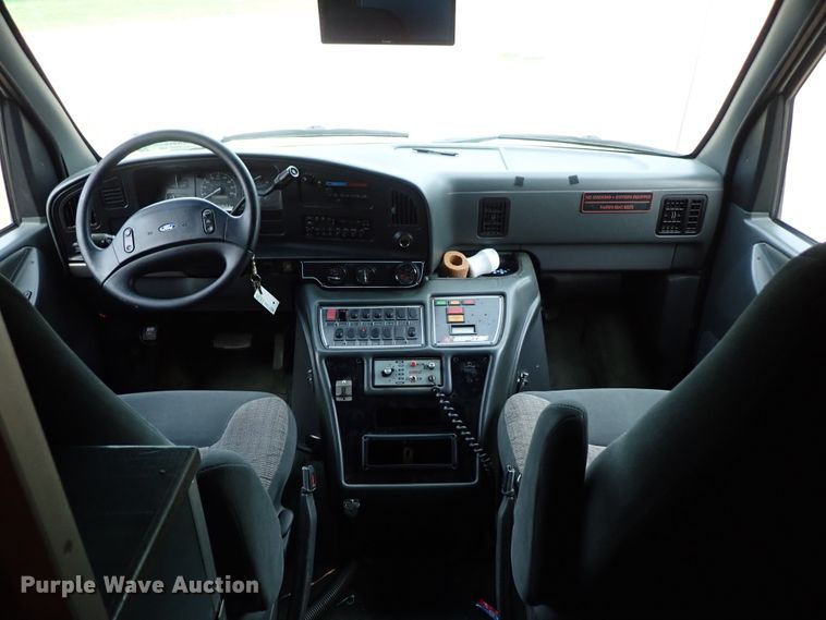 image for item DE1033 1993 Ford Econoline E350 ambulance