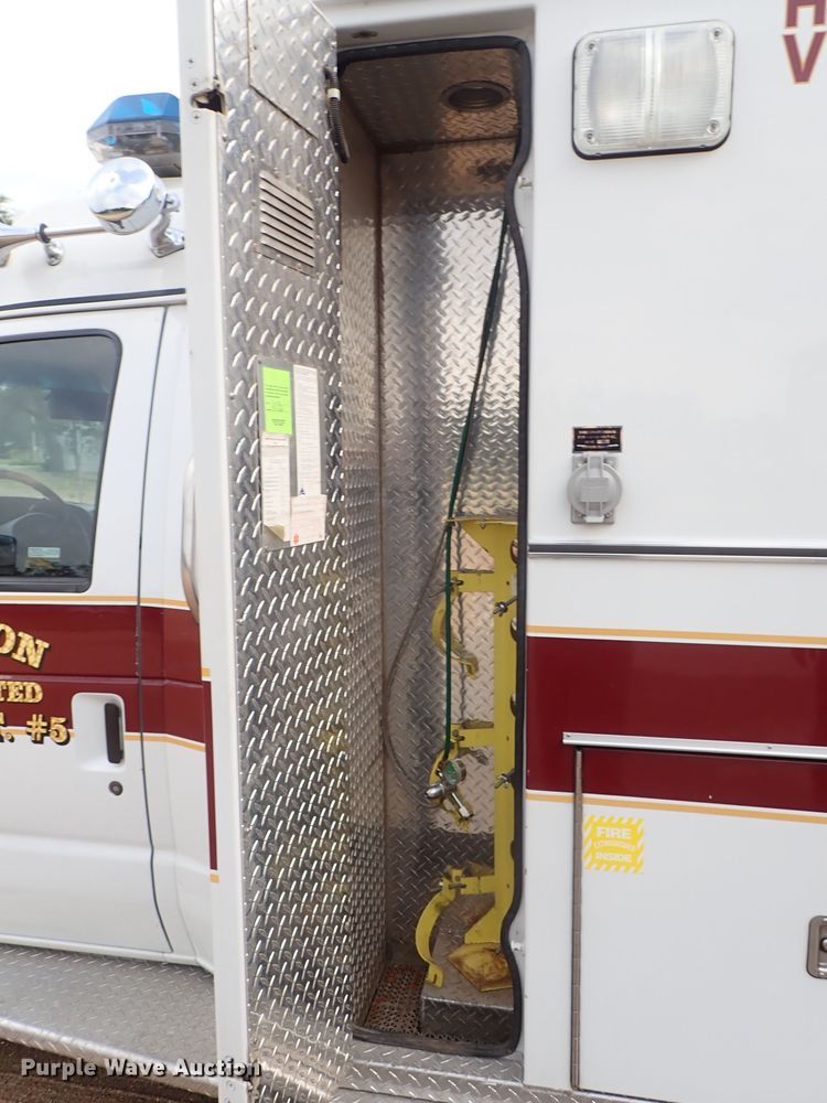 image for item DE1033 1993 Ford Econoline E350 ambulance