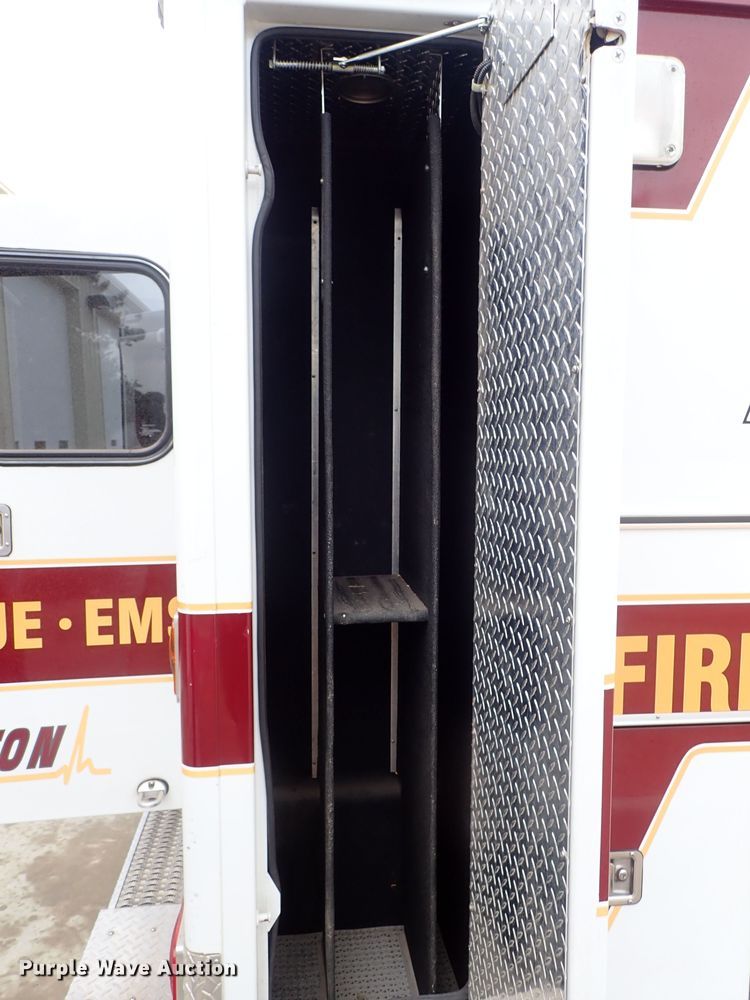 image for item DE1033 1993 Ford Econoline E350 ambulance