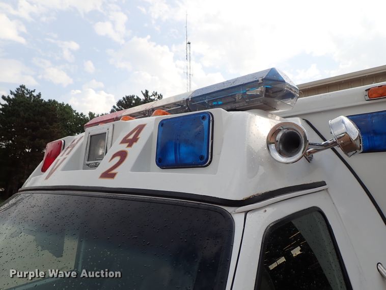 image for item DE1033 1993 Ford Econoline E350 ambulance