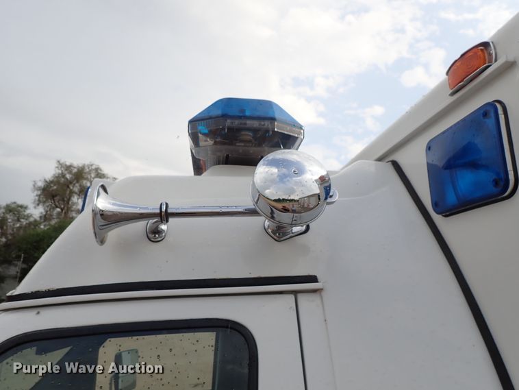 image for item DE1033 1993 Ford Econoline E350 ambulance