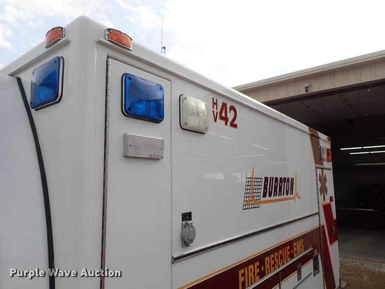 image for item DE1033 1993 Ford Econoline E350 ambulance