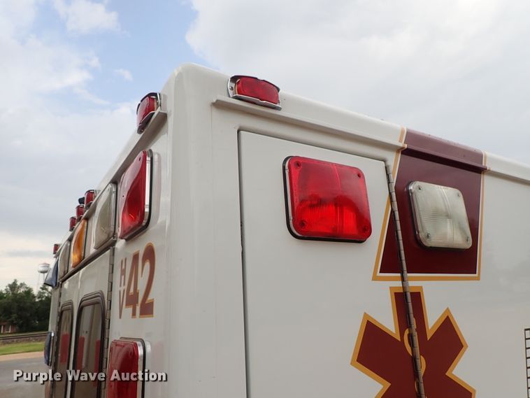 image for item DE1033 1993 Ford Econoline E350 ambulance