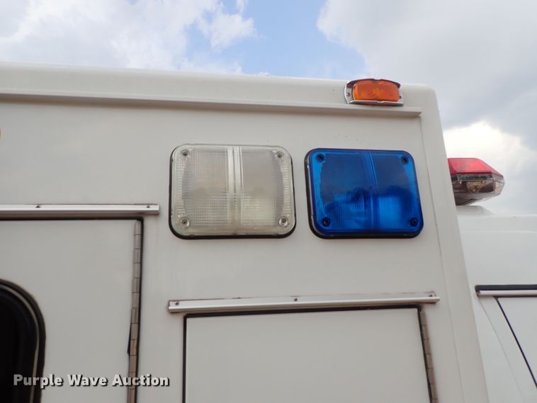 image for item DE1033 1993 Ford Econoline E350 ambulance
