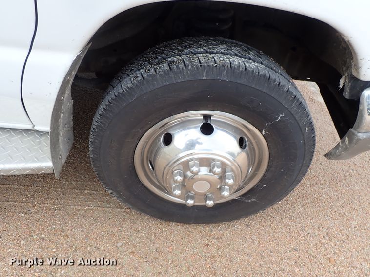 image for item DE1033 1993 Ford Econoline E350 ambulance