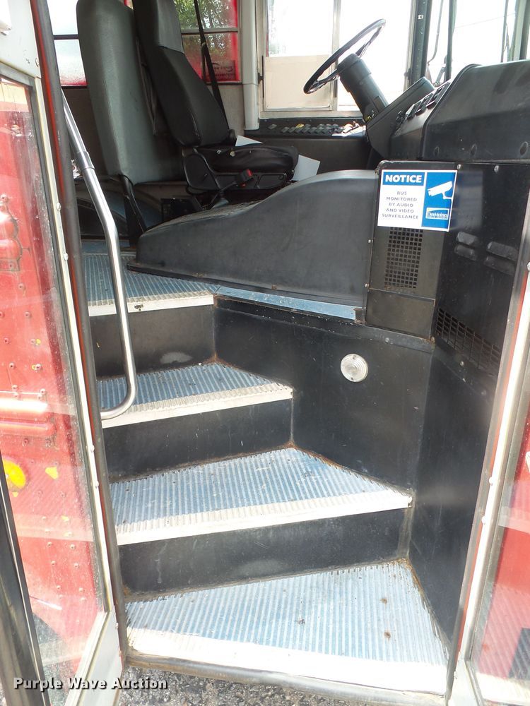 image for item DE2376 2005 Thomas Built Saf-T-Liner MVP EF school bus