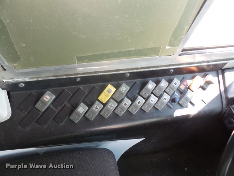 image for item DE2376 2005 Thomas Built Saf-T-Liner MVP EF school bus