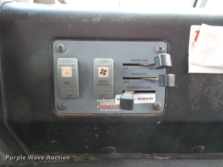 image for item DE2376 2005 Thomas Built Saf-T-Liner MVP EF school bus