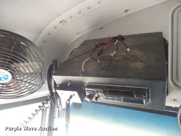 image for item DE2376 2005 Thomas Built Saf-T-Liner MVP EF school bus