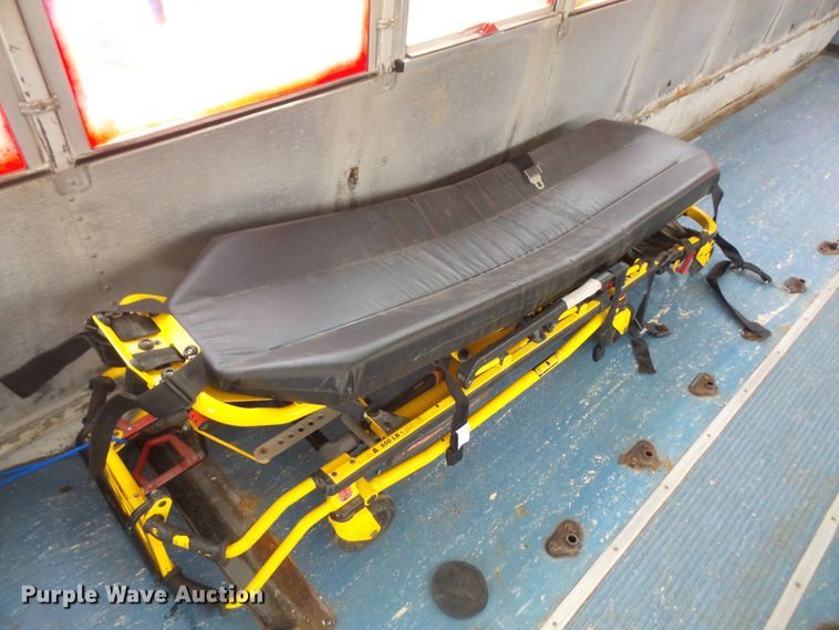 image for item DE2376 2005 Thomas Built Saf-T-Liner MVP EF school bus