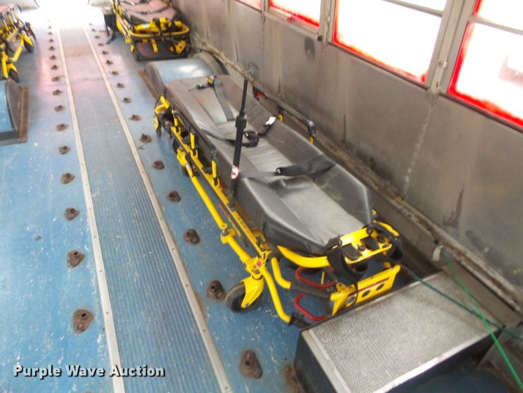 image for item DE2376 2005 Thomas Built Saf-T-Liner MVP EF school bus