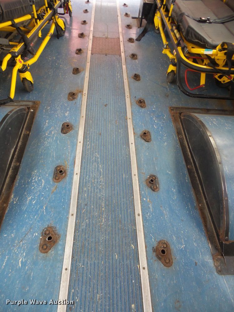 image for item DE2376 2005 Thomas Built Saf-T-Liner MVP EF school bus