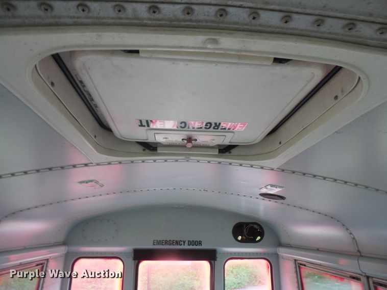 image for item DE2376 2005 Thomas Built Saf-T-Liner MVP EF school bus