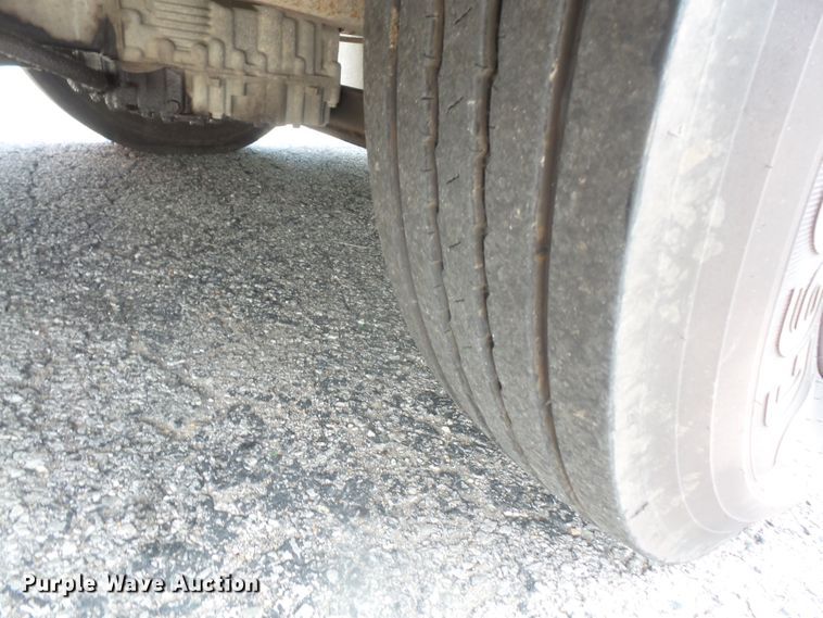 image for item DE2376 2005 Thomas Built Saf-T-Liner MVP EF school bus