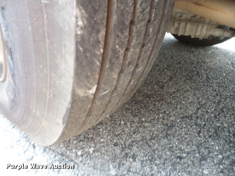 image for item DE2376 2005 Thomas Built Saf-T-Liner MVP EF school bus