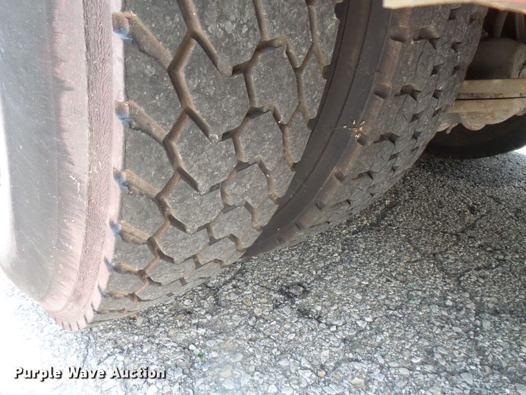 image for item DE2376 2005 Thomas Built Saf-T-Liner MVP EF school bus