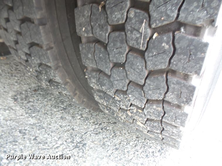 image for item DE2376 2005 Thomas Built Saf-T-Liner MVP EF school bus