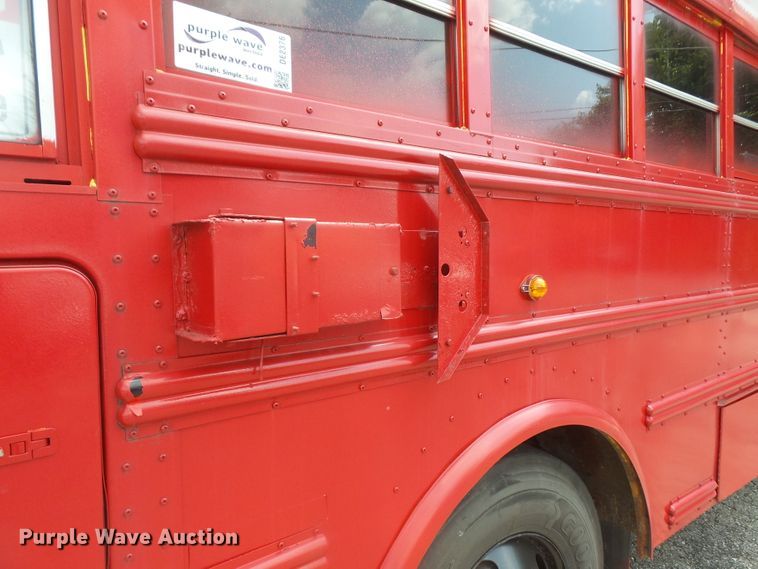 image for item DE2376 2005 Thomas Built Saf-T-Liner MVP EF school bus