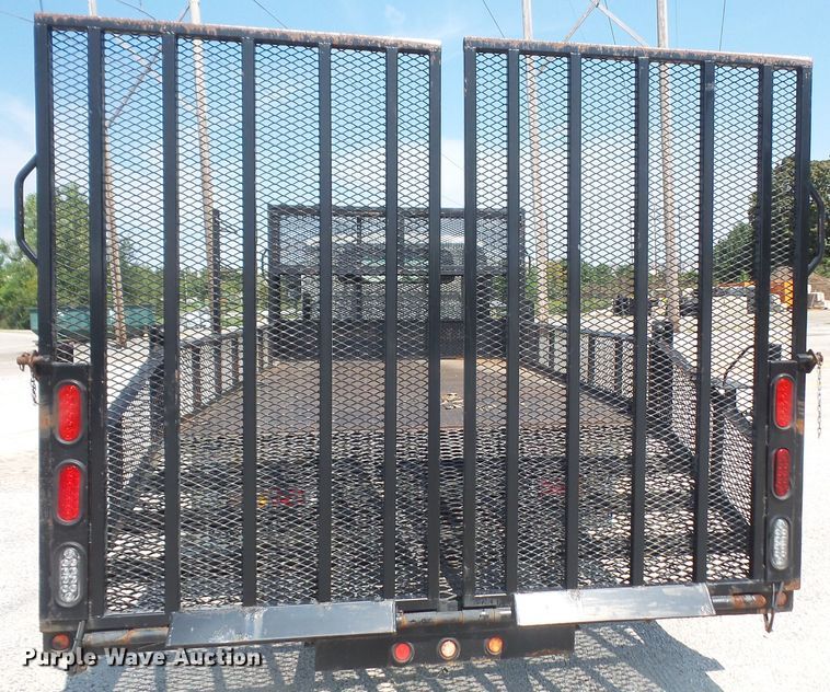 image for item DE2379 2008 Isuzu NPR-HD Crew Cab flatbed truck