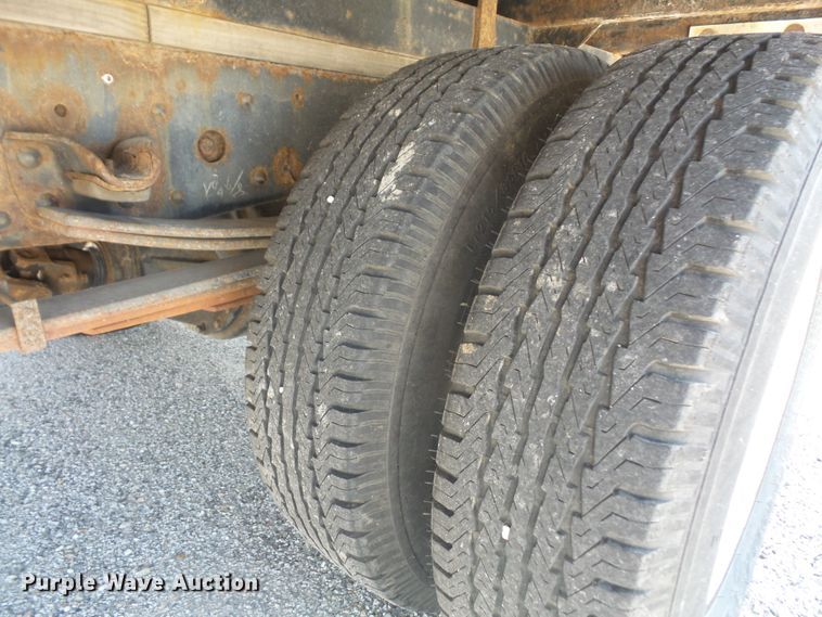 image for item DE2379 2008 Isuzu NPR-HD Crew Cab flatbed truck