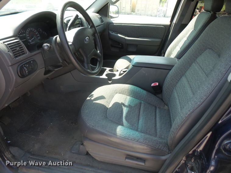 image for item DE2385 2002 Ford Explorer SUV