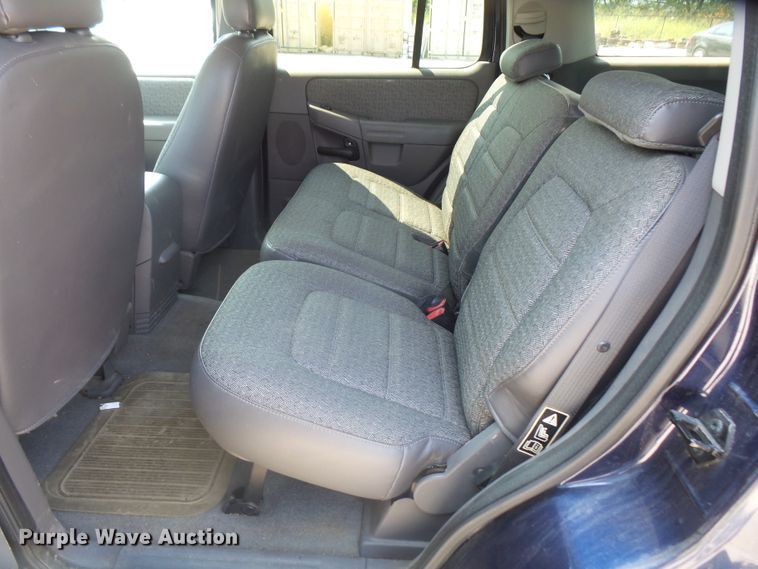 image for item DE2385 2002 Ford Explorer SUV