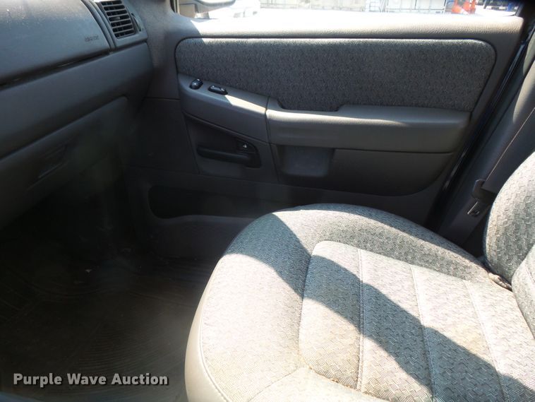image for item DE2385 2002 Ford Explorer SUV
