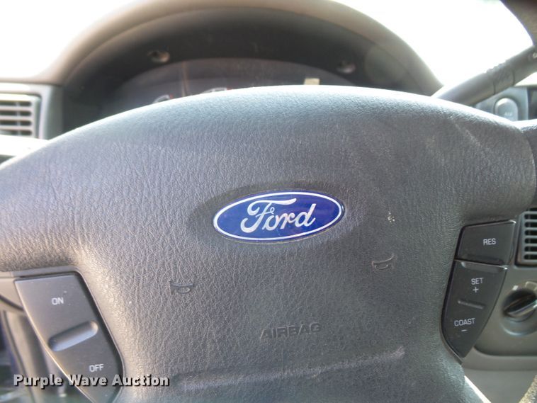image for item DE2385 2002 Ford Explorer SUV