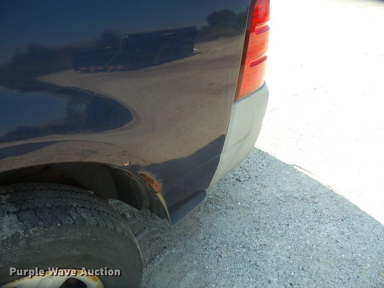 image for item DE2385 2002 Ford Explorer SUV