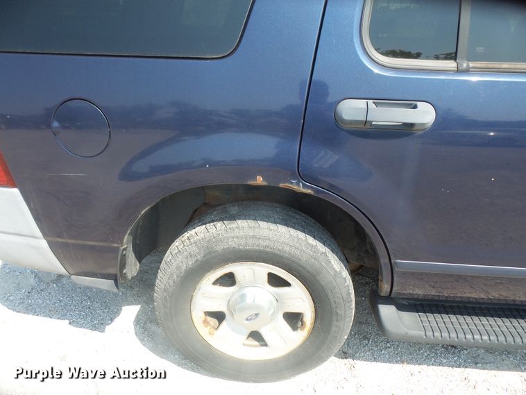image for item DE2385 2002 Ford Explorer SUV