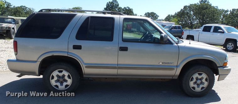 image for item DE7963 2004 Chevrolet Blazer SUV