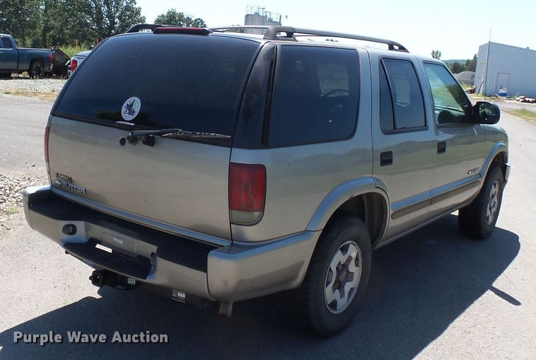 image for item DE7963 2004 Chevrolet Blazer SUV