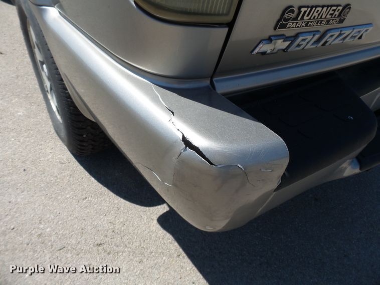 image for item DE7963 2004 Chevrolet Blazer SUV