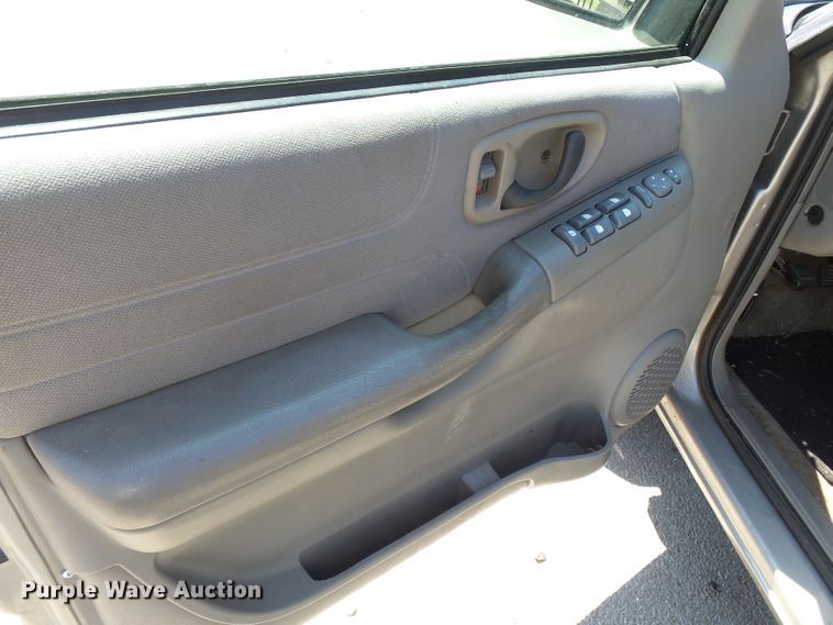 image for item DE7963 2004 Chevrolet Blazer SUV