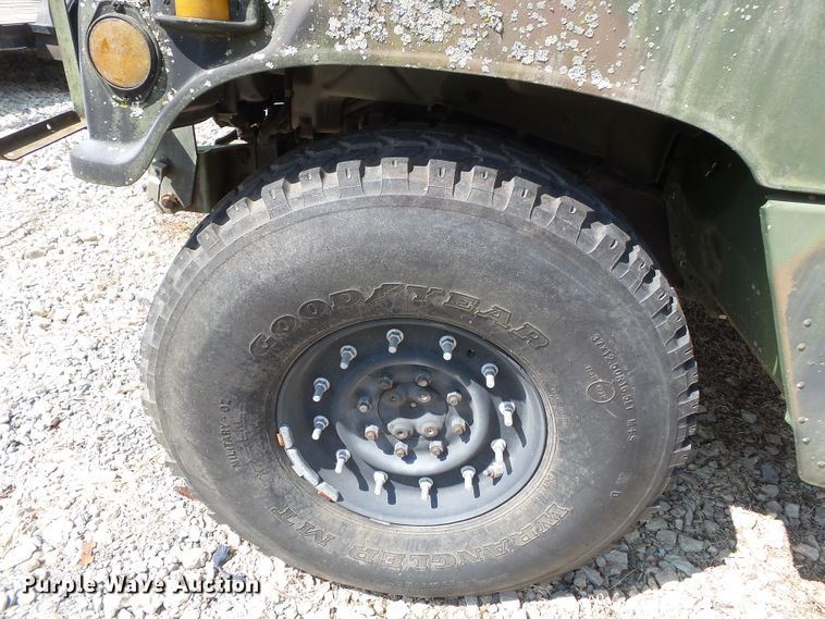 image for item DE7966 1992 Am General Hummer H1 SUV