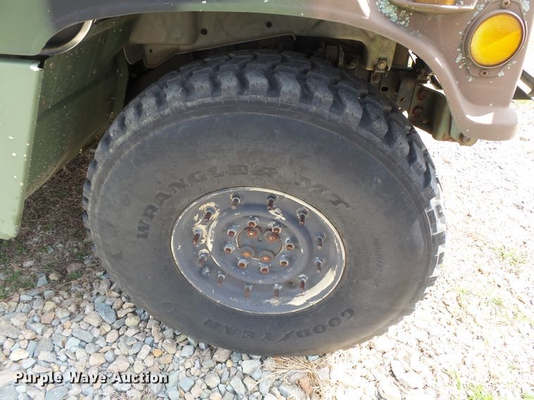 image for item DE7966 1992 Am General Hummer H1 SUV