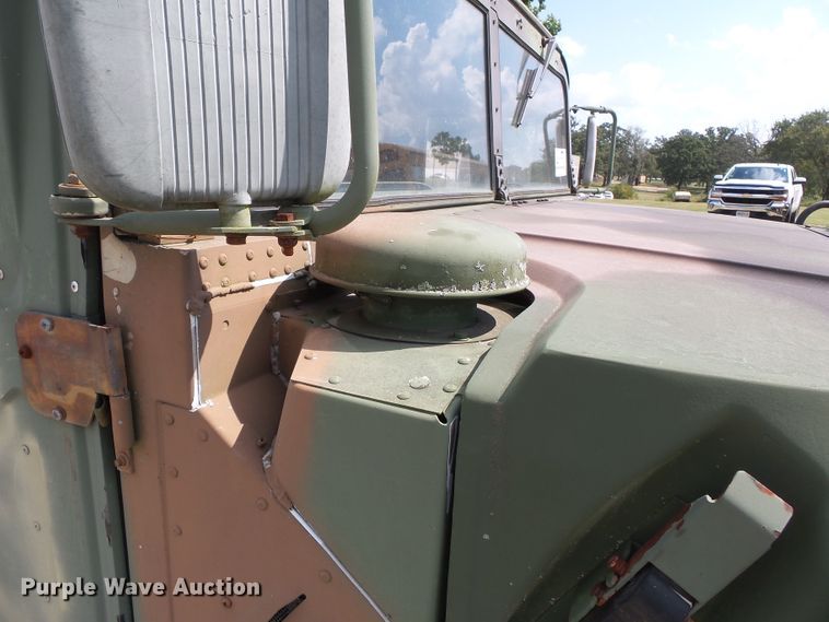 image for item DE7966 1992 Am General Hummer H1 SUV