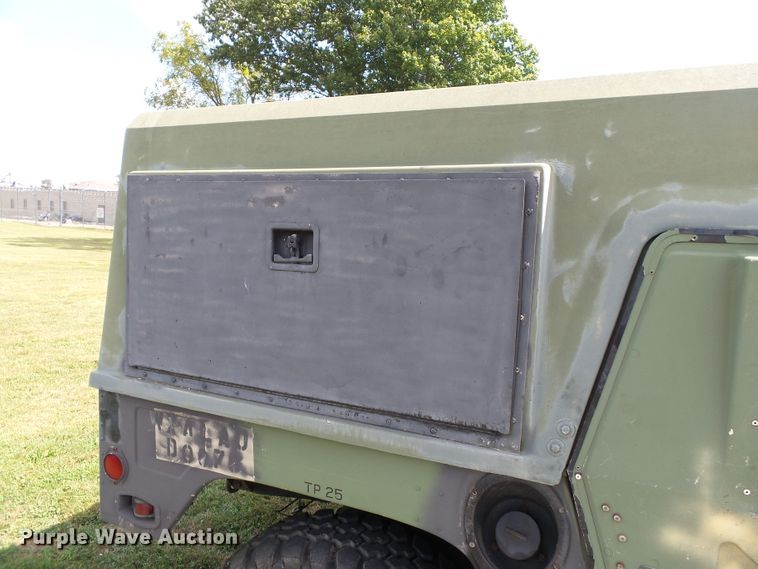 image for item DE7966 1992 Am General Hummer H1 SUV