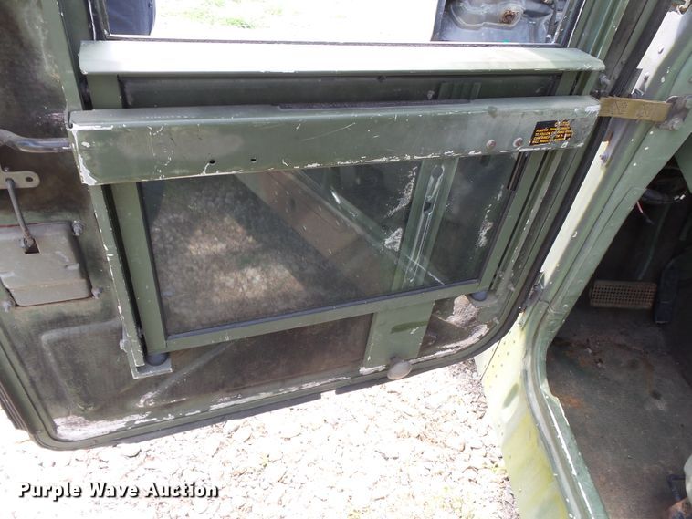 image for item DE7966 1992 Am General Hummer H1 SUV