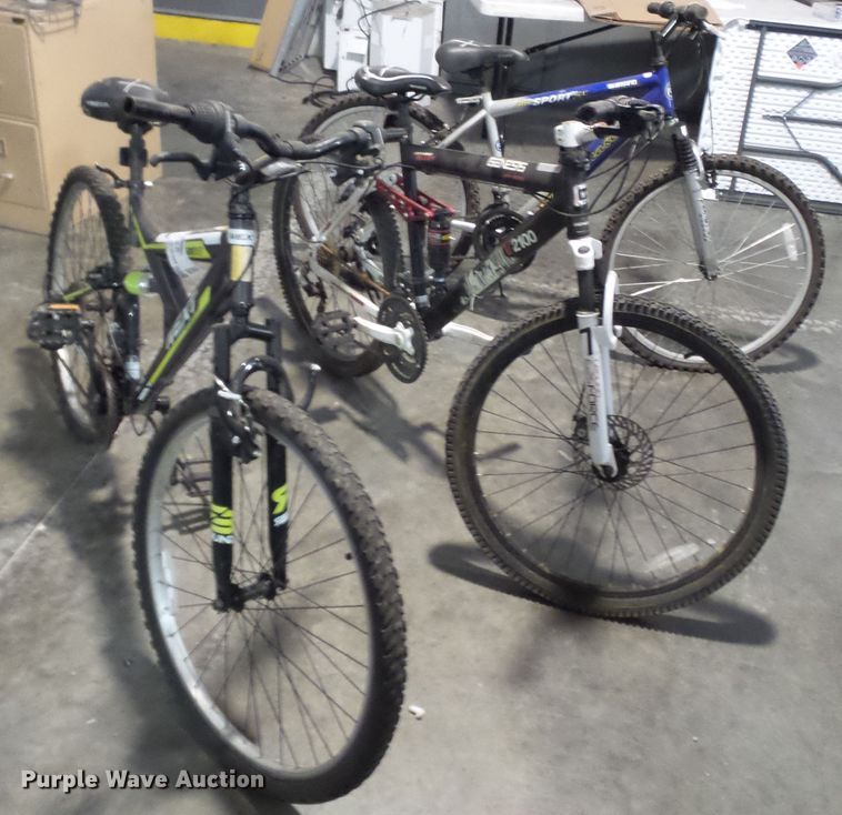 image for item DE7974 (3) bicycles